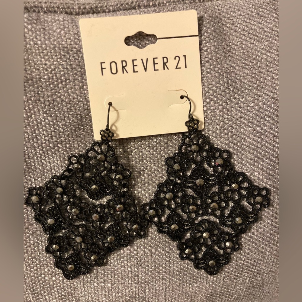 forever 21 NWT black earrings